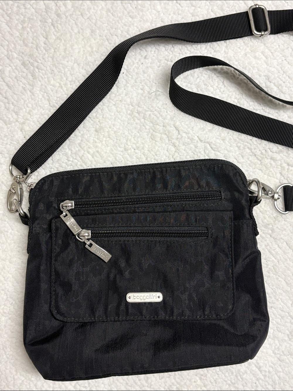 Baggallini Black cat print Crossbody Bag - Compact Everyday Organizer 8x8”